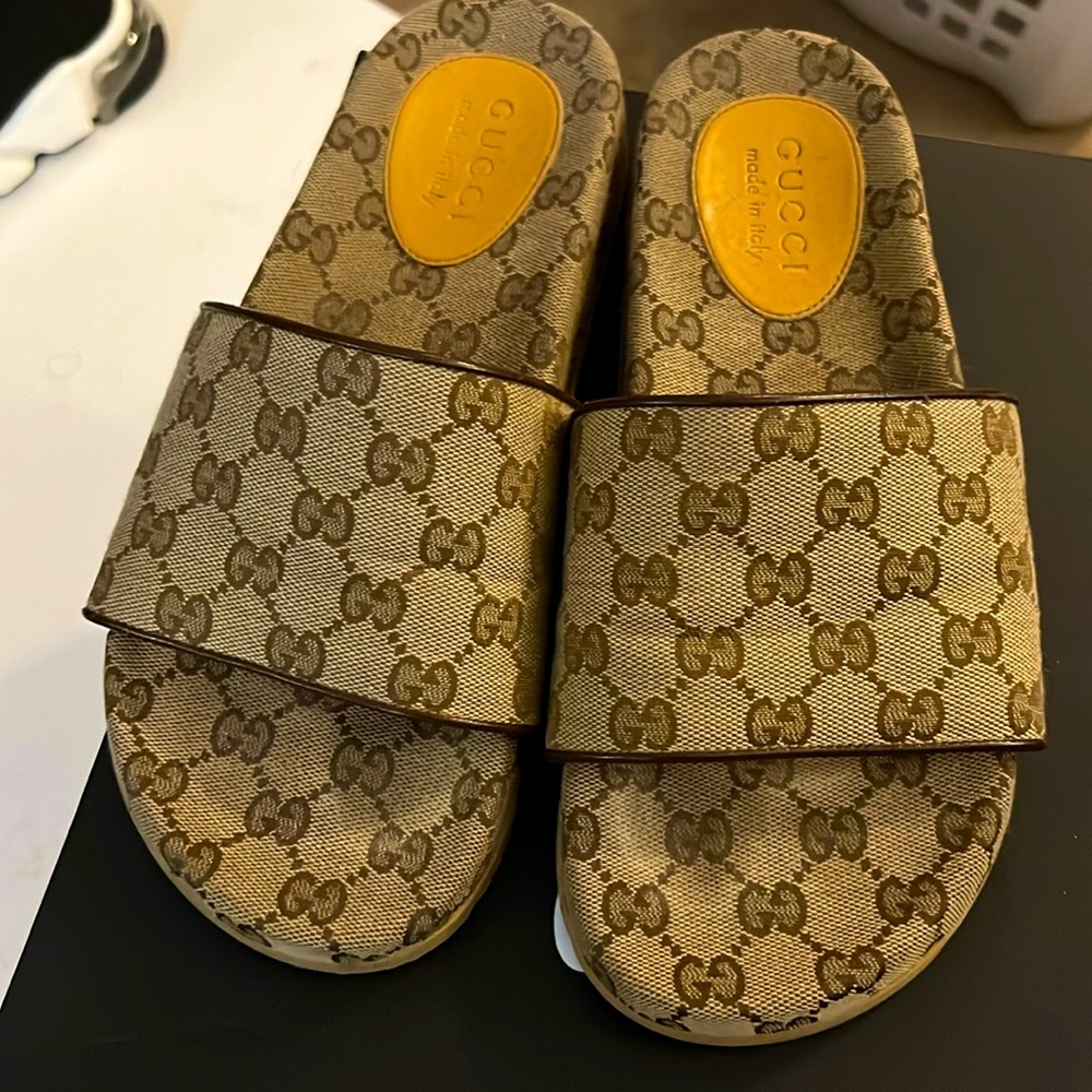 Mens gucci slides size 6